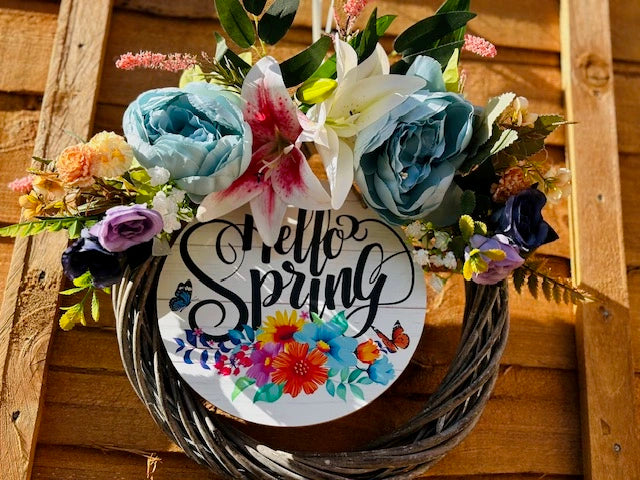 ✅ Spring Wreath
✅ Hello Spring Decor
✅ Floral Door Wreath